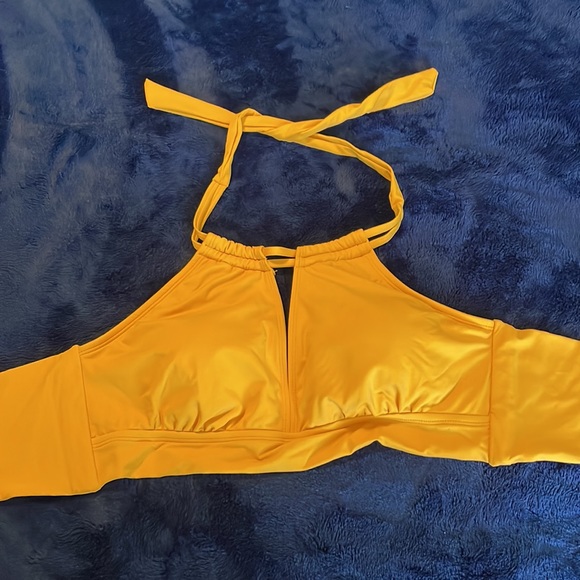 Luxury Resort like bathing suit - Picture 2 of 8